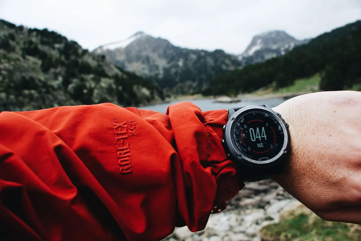 GPS Watch vs Smartphone Apps for Trail Navigation: Pros, Cons, and Battery Life