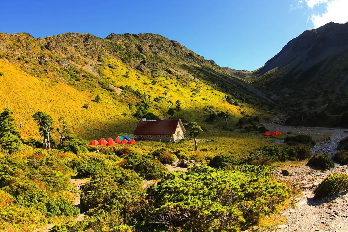 How to Plan a Backcountry Camping Trip: Route, Permits, and Campsite Selection